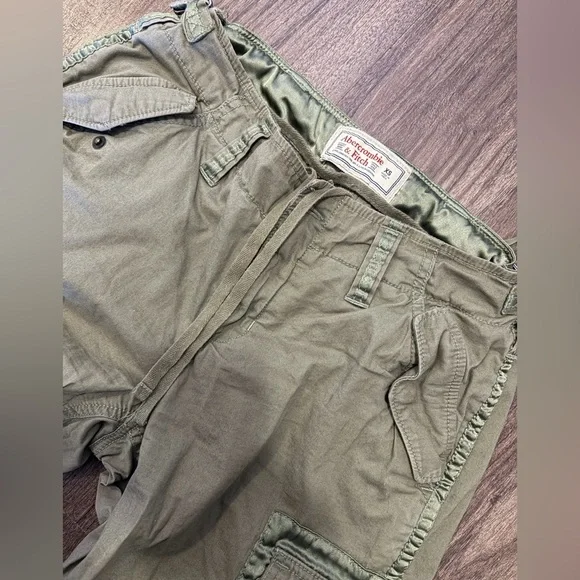 Abercrombie cargos - Picture 3 of 4